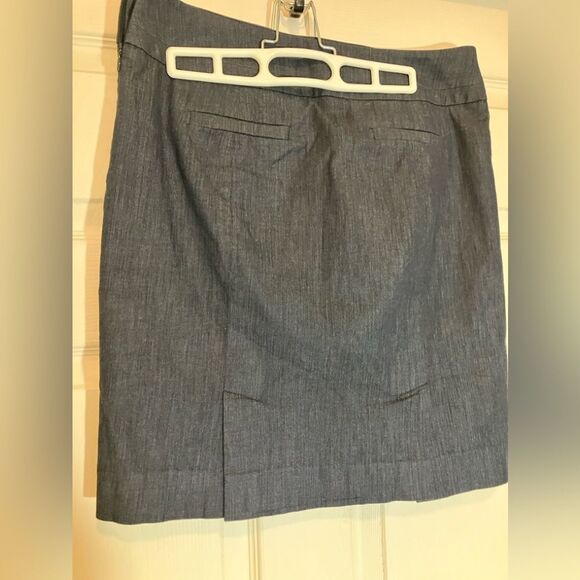 Loft, jean skirt, two slits in the back, dark wash, excellent condition, size 8P - Picture 2 of 7